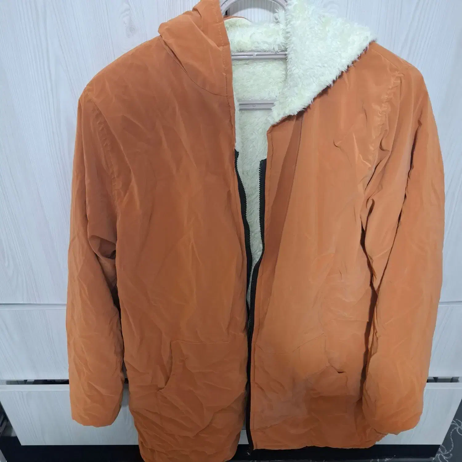 بارونی|لباس|یاسوج, |دیوار