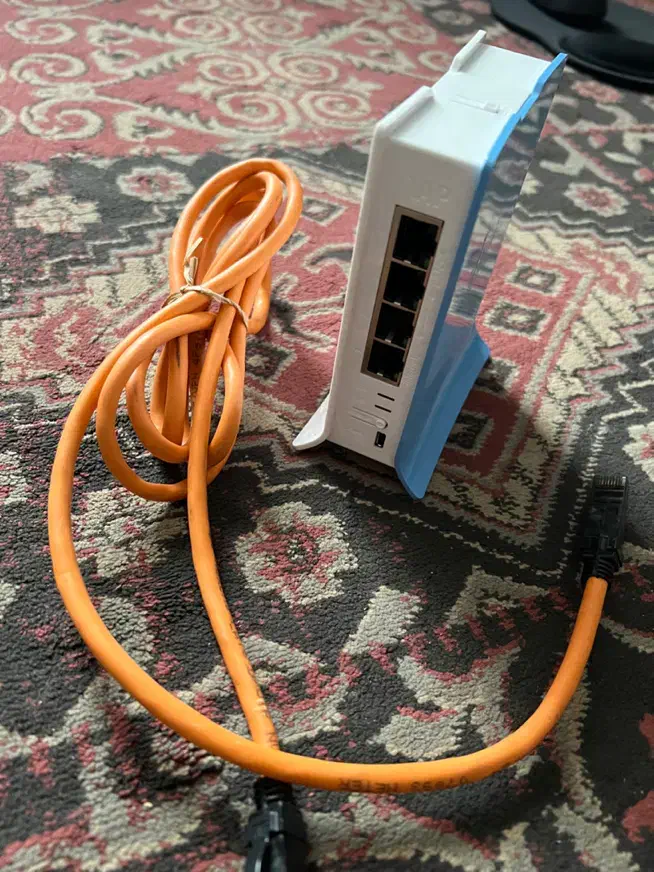 روتر میکروتیک HAP Lite مدل RB941-2nd-tc کارکرده|مودم و تجهیزات شبکه|اندیشه, اندیشه فاز ۴|دیوار