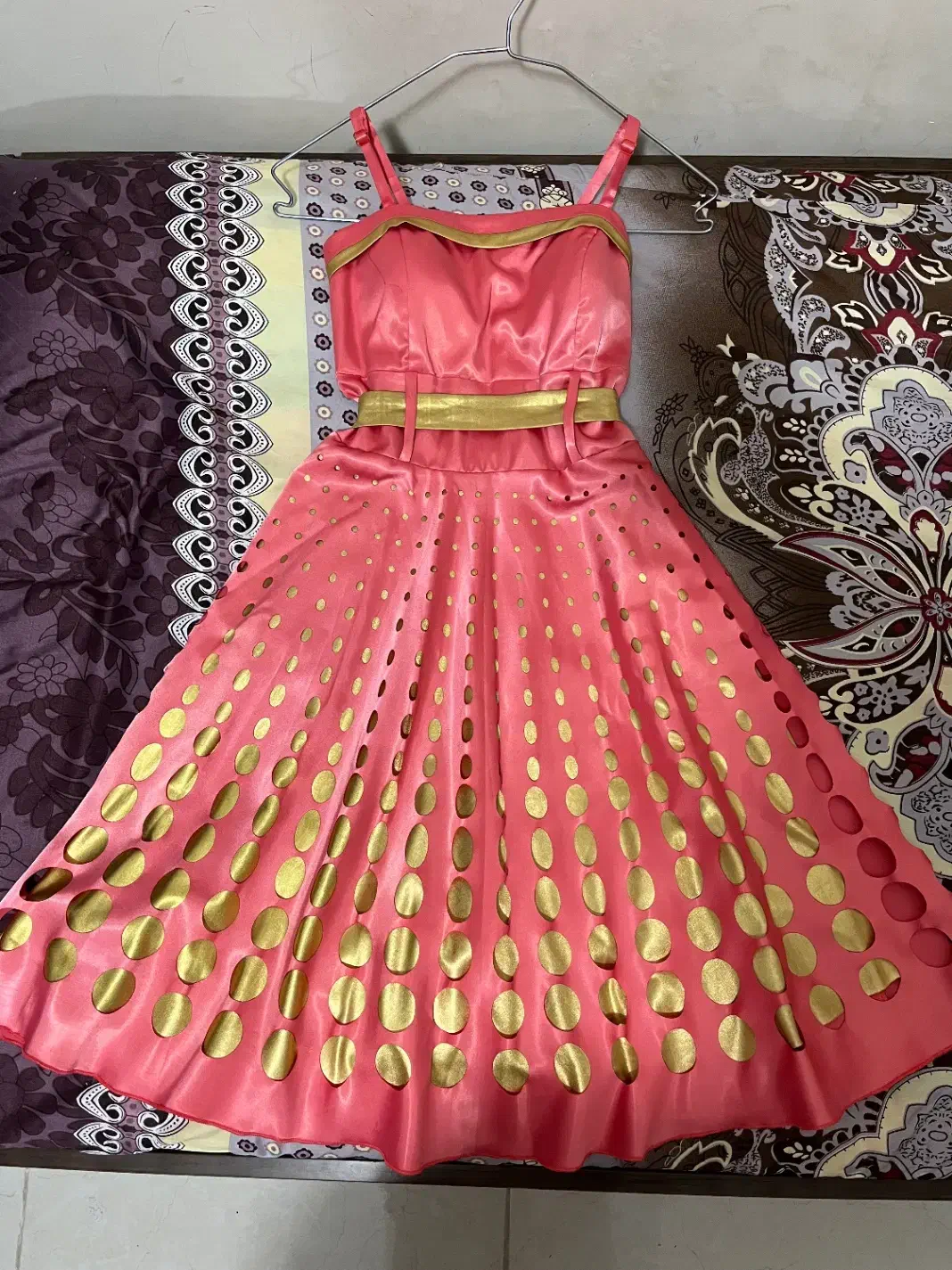 لباس مجلسی|لباس|شیراز, گلدشت معالیآباد|دیوار