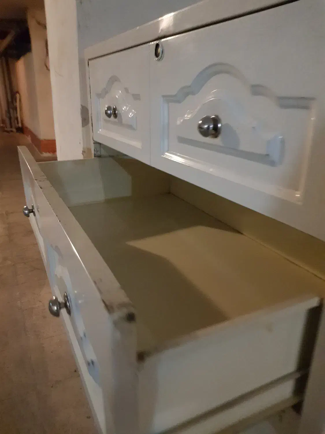 دراور فلزی|جاکفشی، کمد، دراور|پرند, فاز ۴|دیوار