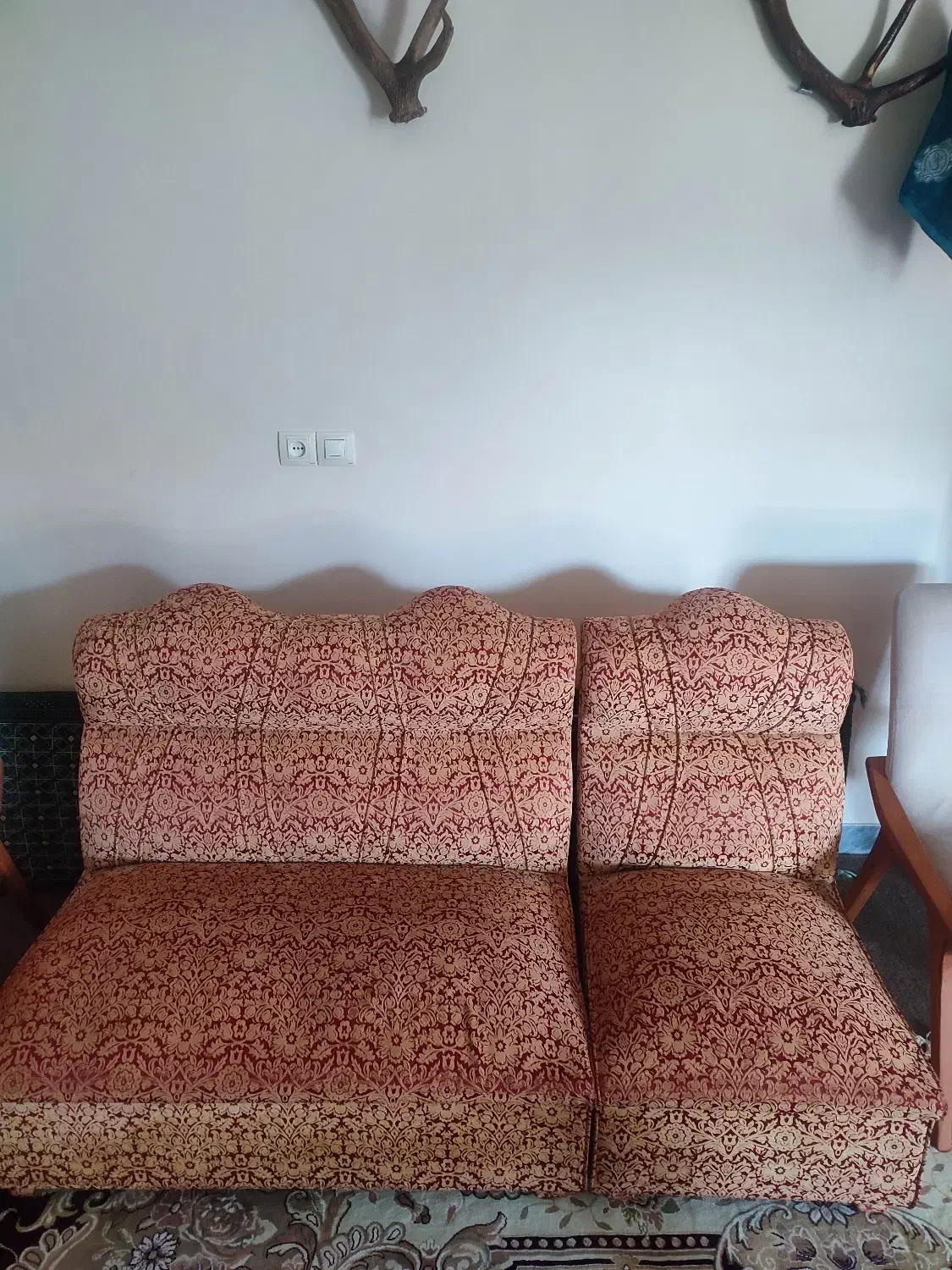 مبل راحتی هفت نفره به همراه میز وسط|مبلمان خانگی و میز عسلی|آکند, |دیوار