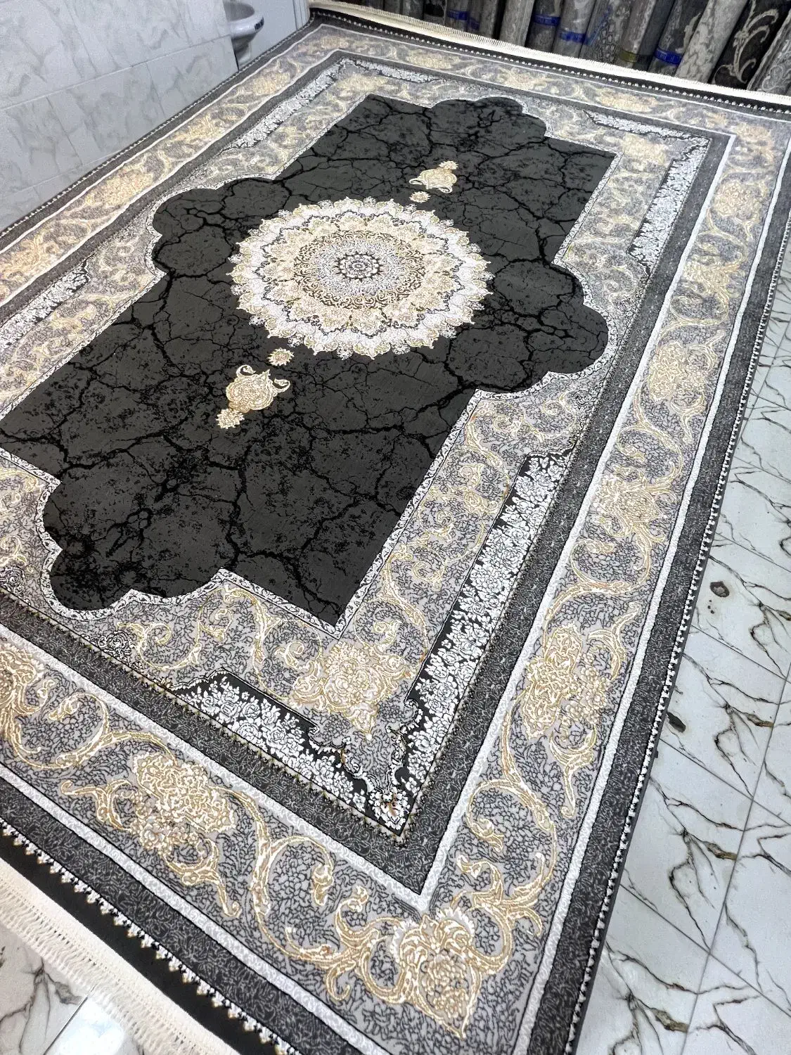 فروش عمده فرش ۷۰۰شانه به علت تعقیر شغل|فرش|شیراز, شهرک سراج‎|دیوار