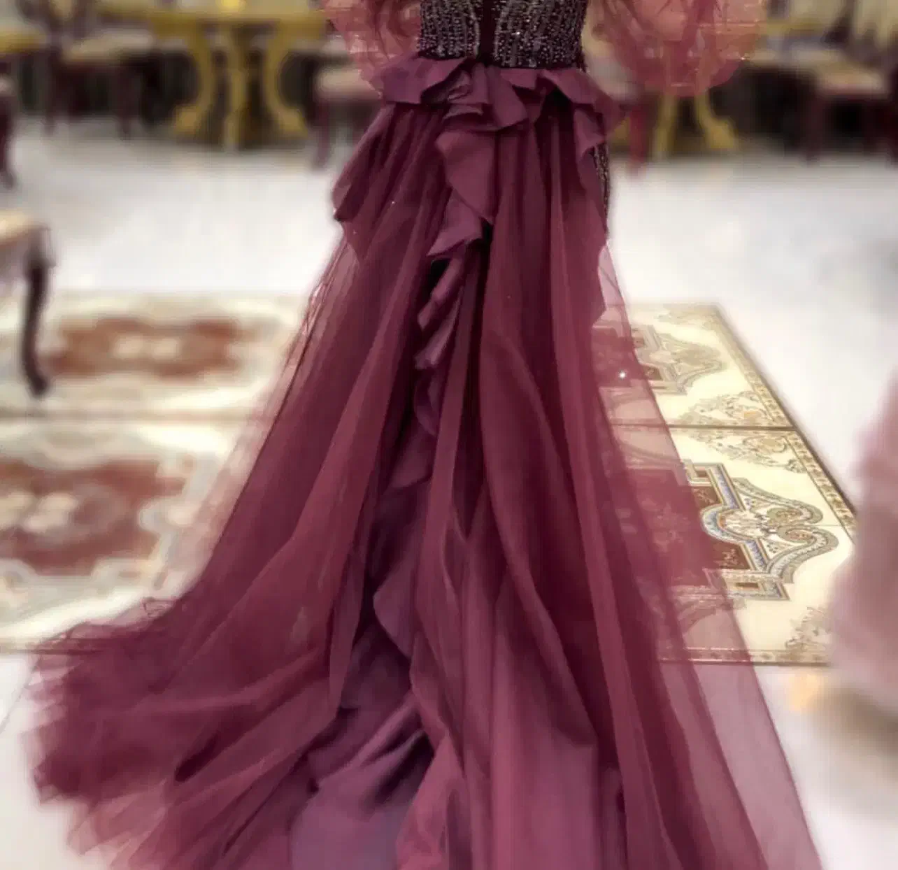 لباس مجلسی|لباس|ری, علایین|دیوار