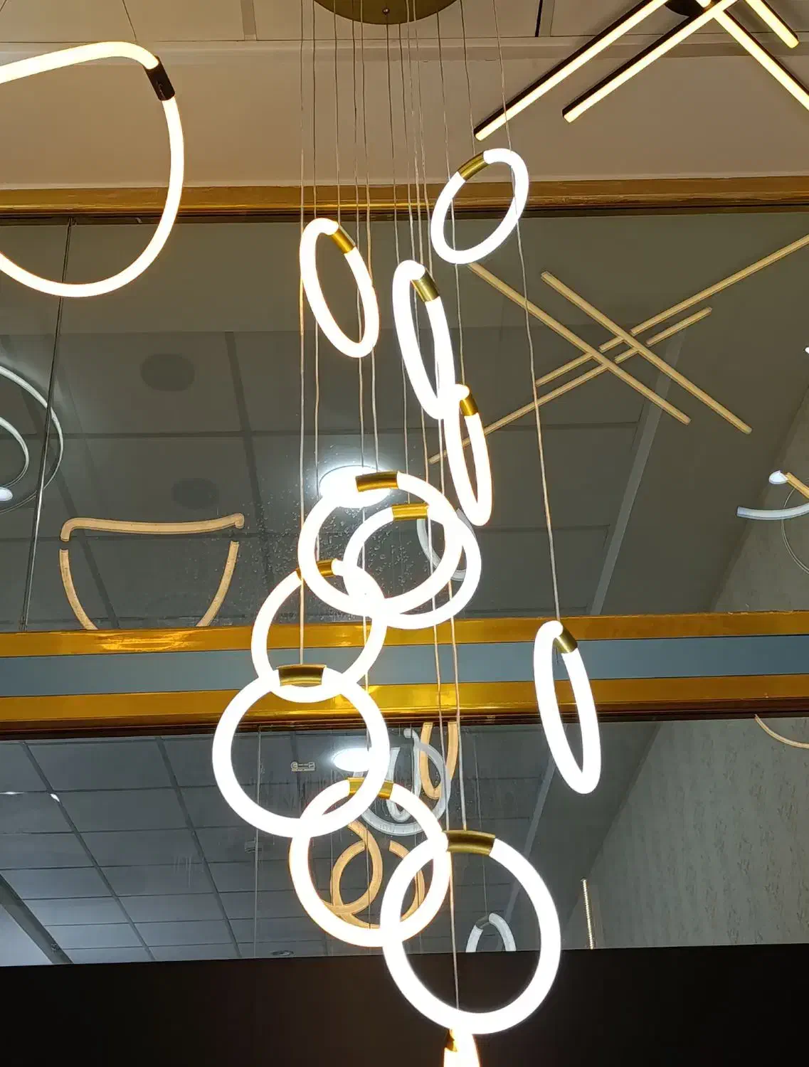 لوستر سقفی بلند طرح حلقه بارفیکس ۱۵ شاخه|لوستر و چراغ آویز|تهران, شهرک چیتگر|دیوار