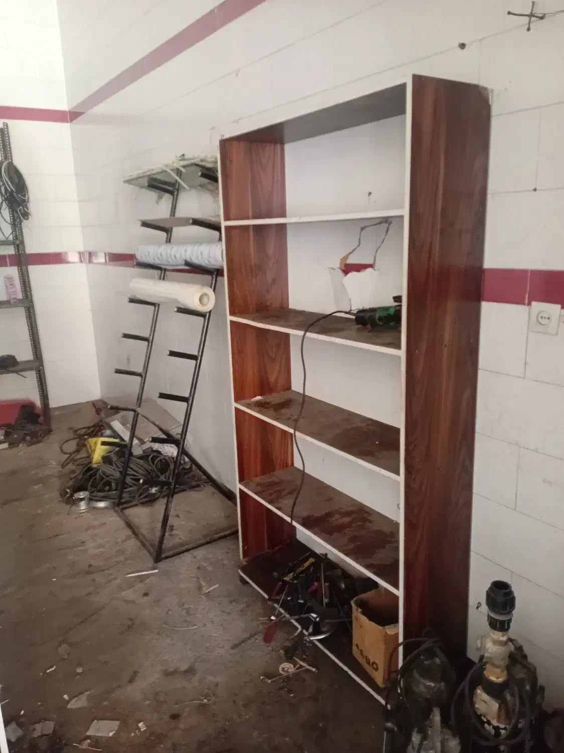 سه عدد قفسه ۲۰۰×۱۰۰×۳۰|کتابخانه، شلف، قفسه‌های دیواری|یزد, |دیوار