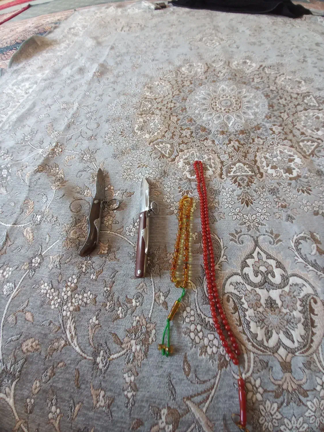 تسبیح و چاقو|کلکسیون اشیاء عتیقه|لاجان, |دیوار