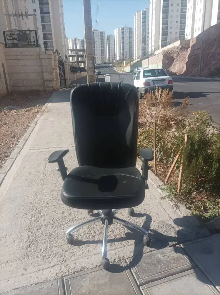 صندلی مدیریتی در حد نو|مبلمان اداری|پردیس, فاز ۱۱|دیوار