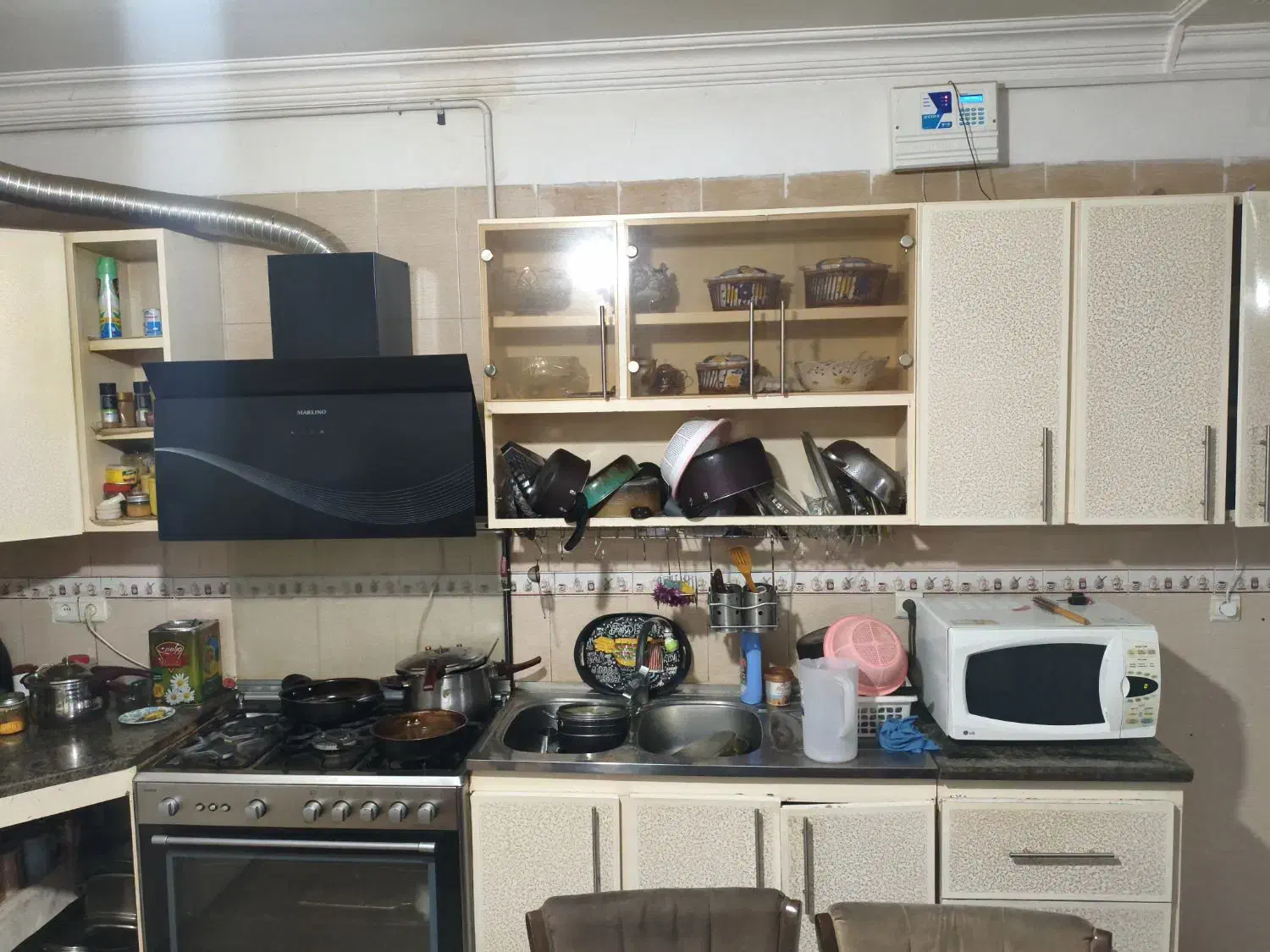 ۱۳ متر کابینت فلزی|آب‌چکان و نظم‌دهنده ظروف|بم, |دیوار