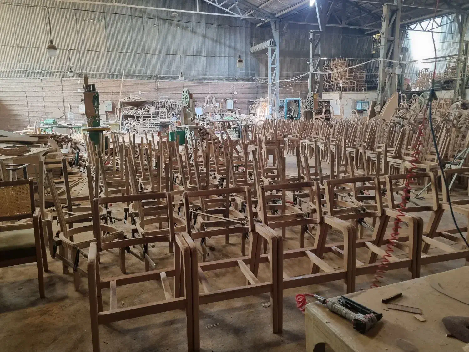 استخدام نجار و کارگر ساده برای تولید میز و صندلی|استخدام صنعتی، فنی، مهندسی|رباطکریم, شهرک صنعتی نصیرآباد|دیوار