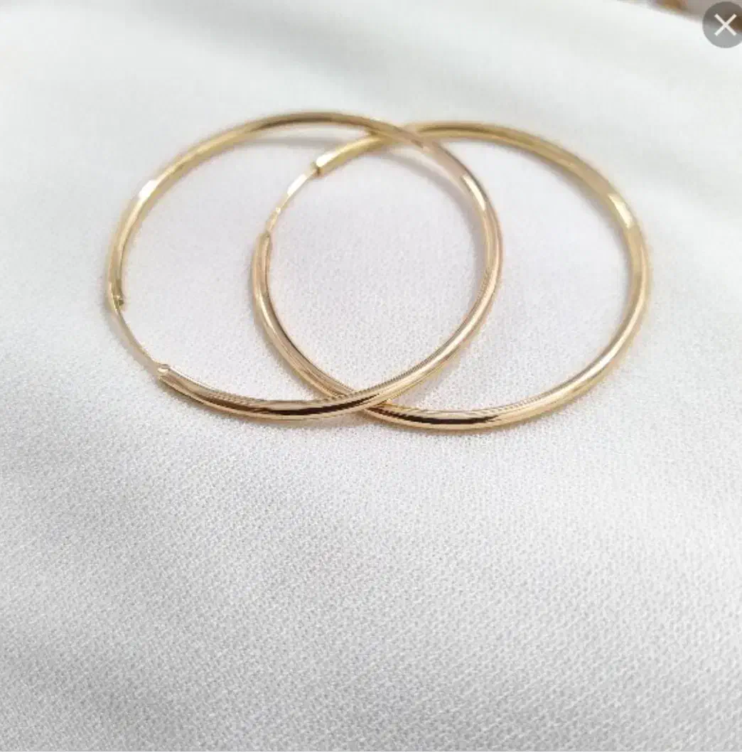 یک لنگه گوشواره حلقه ای گم‌شده|جواهرات|الیگودرز, |دیوار