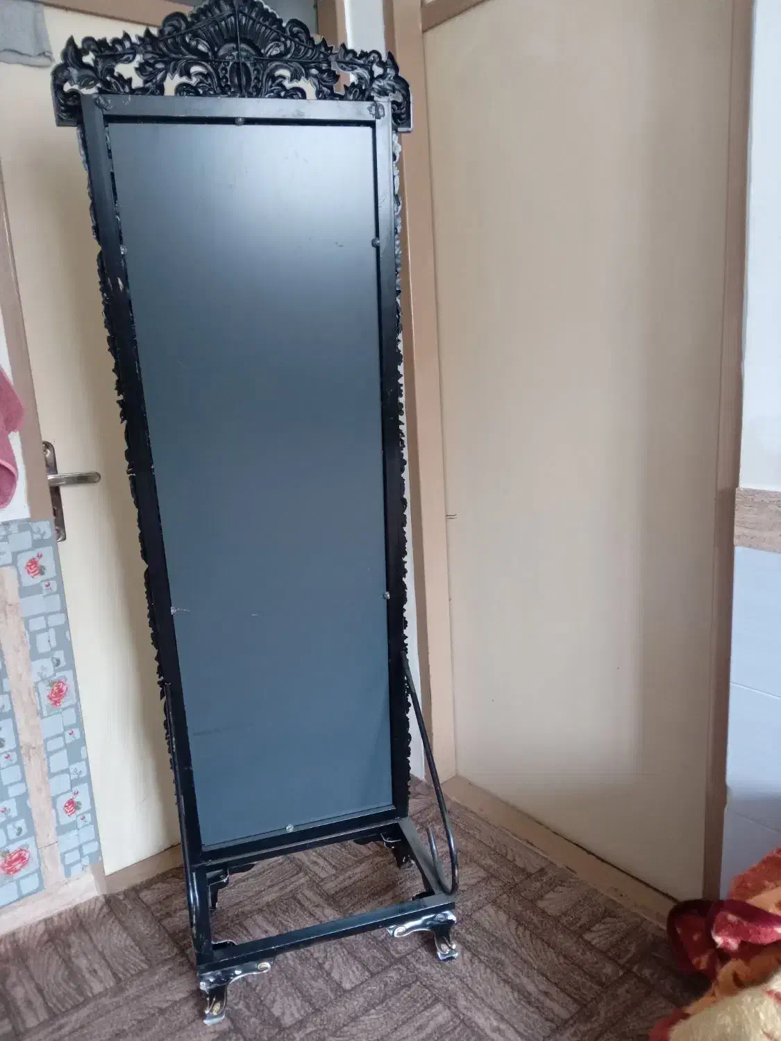 آینه ایستاده|آینه|سقز, |دیوار