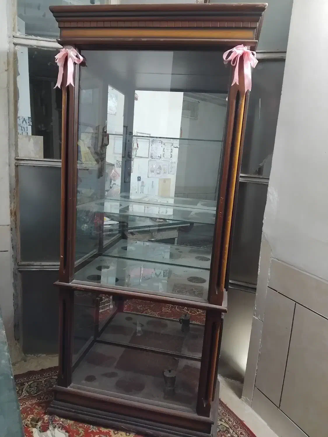 ویترین شیشه ای بزرگ|بوفه، ویترین، کنسول|اصفهان, مارچین|دیوار