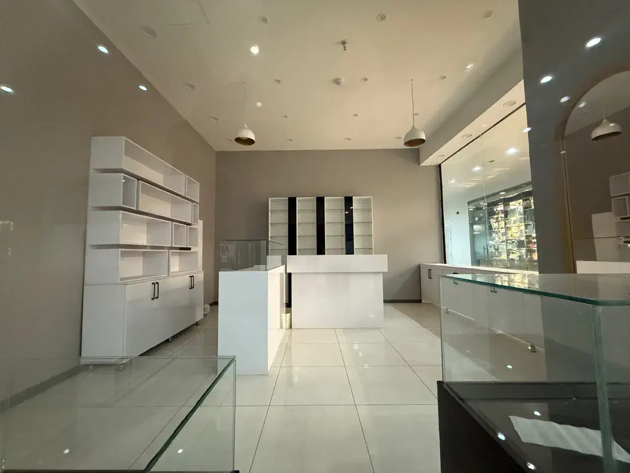 اجاره مغازه مجتمع خلیج فارس|اجارهٔ مغازه و غرفه|شیراز, شهرک قمشه|دیوار