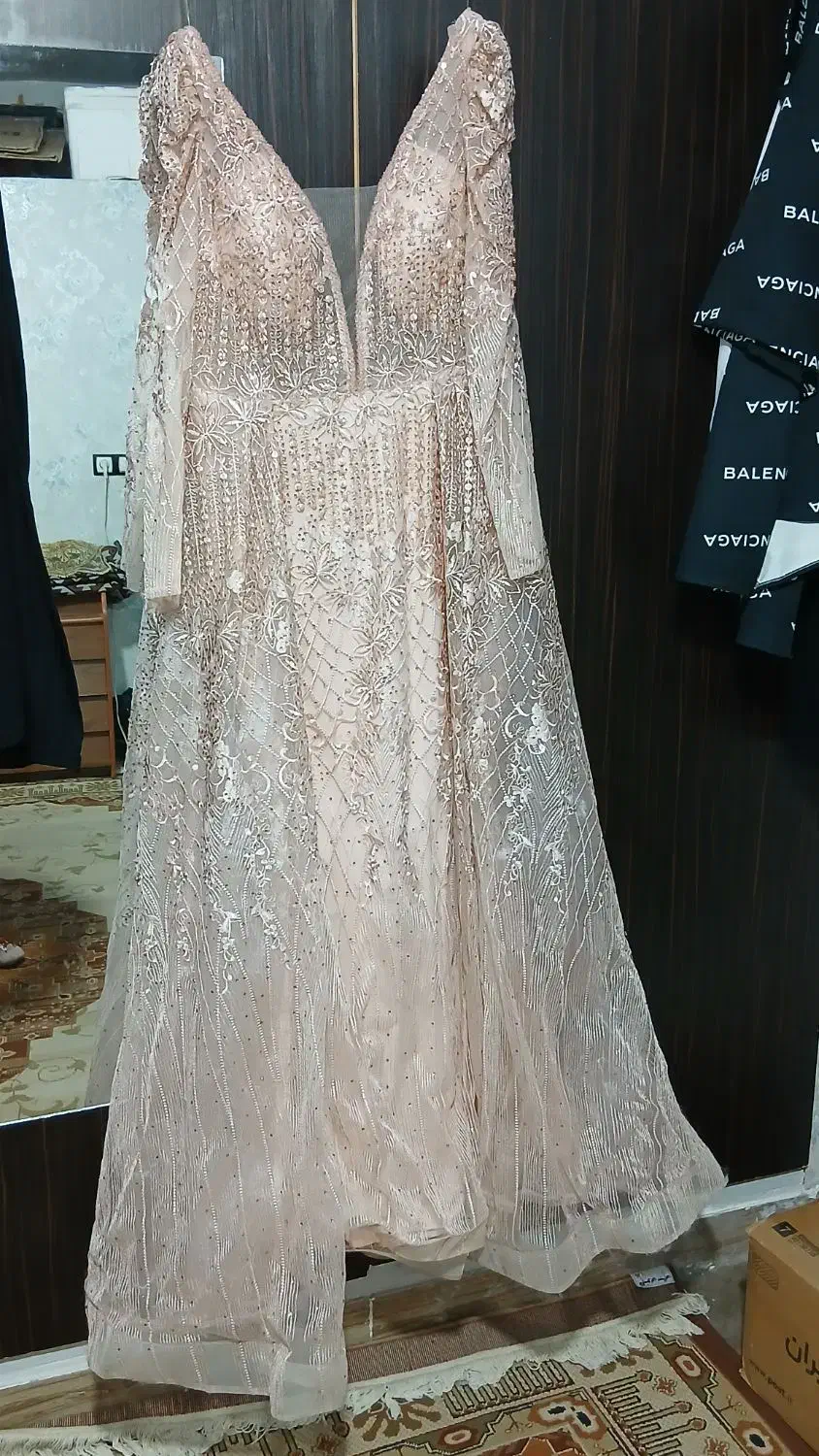 لباس مجلسی|لباس|پرند, فاز ۱|دیوار