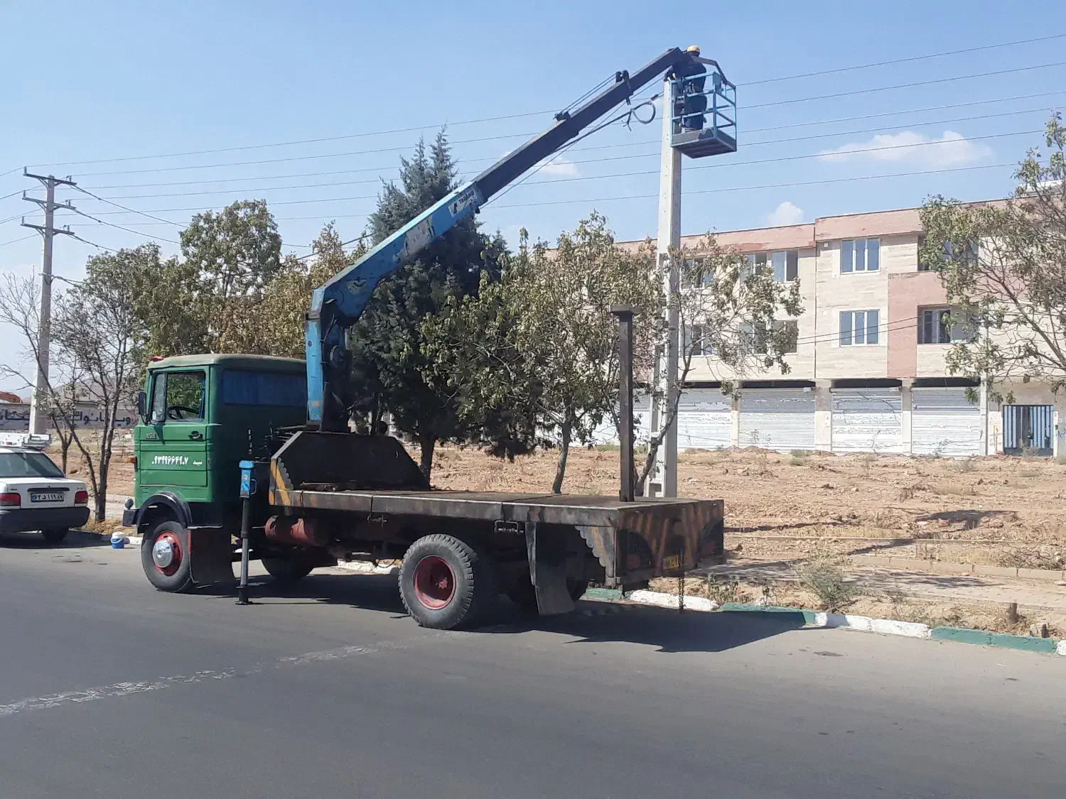 خدمات جرثقیل ۳تن خاور|خدمات حمل و نقل|کرج, کمال‌شهر|دیوار