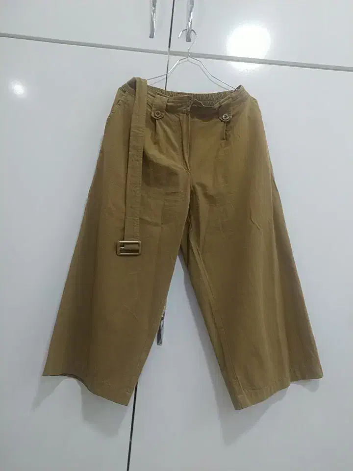 لباس|لباس|شاهین‌شهر, فردوسی|دیوار