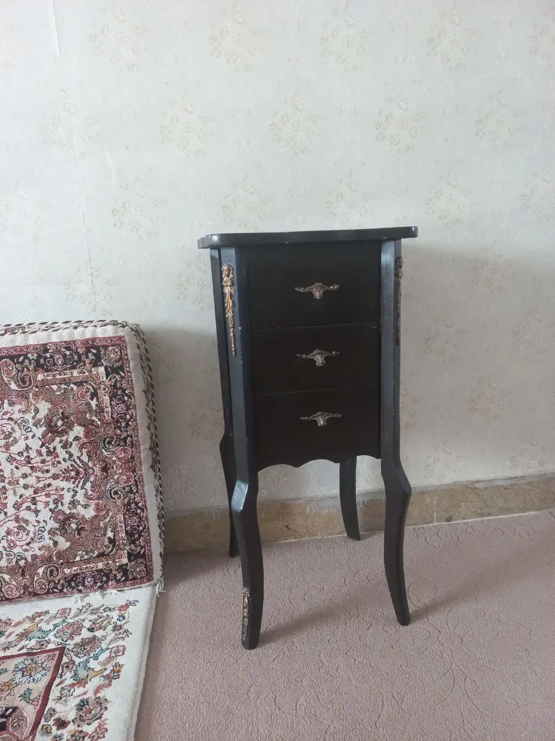 میز سه کشو کاملا سالم|مبلمان خانگی و میز عسلی|زنجان, |دیوار