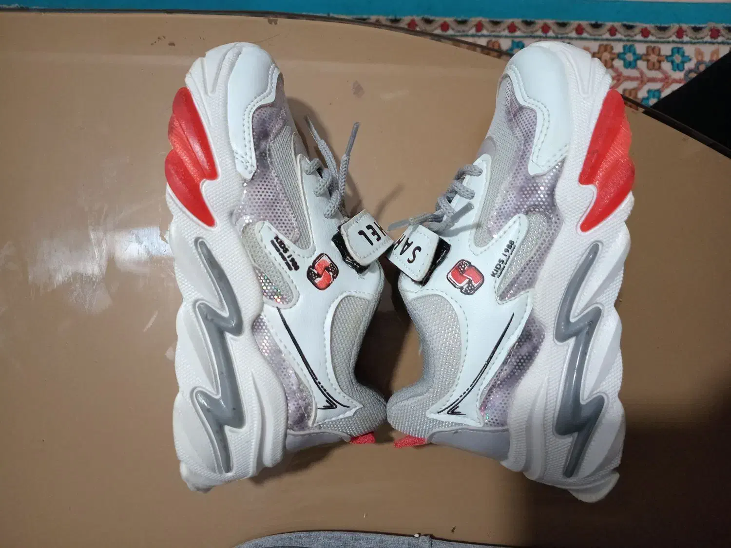 کتونی و لباسهای بچه همه در حد نو|کفش و لباس بچه|رشت, کوی غلام نیا|دیوار