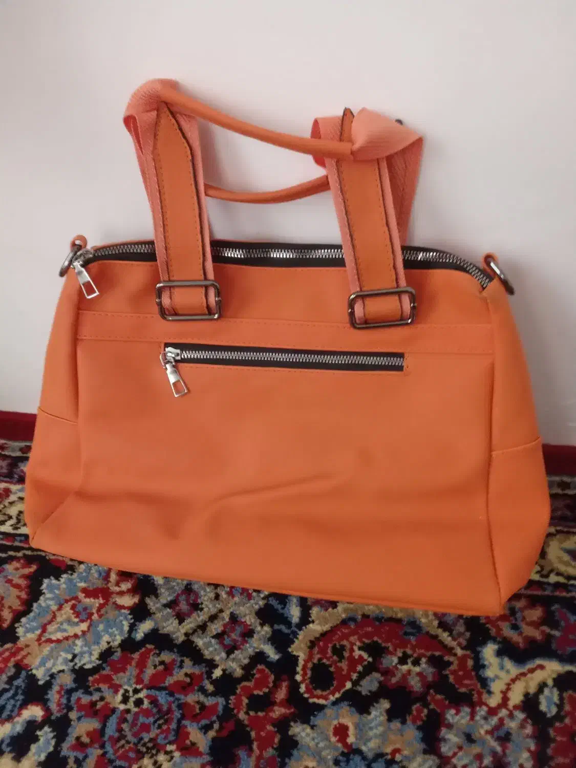 کیف|کیف، کفش، کمربند|تربت جام, حافظ|دیوار