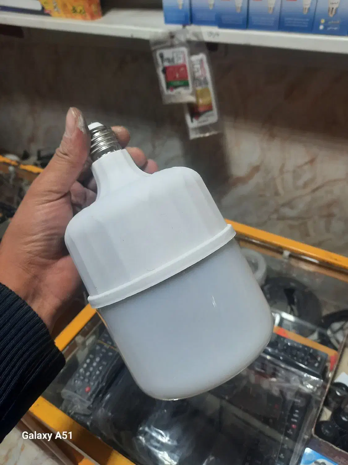 لامپ ۵۰ وات و لامپ ۶۰ وات|لامپ و چراغ|مشهد, طبرسی شمالی|دیوار