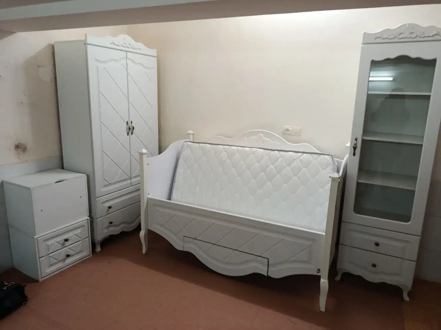 تخت خواب کودک و نوجوان|تخت و سرویس خواب|یزد, |دیوار