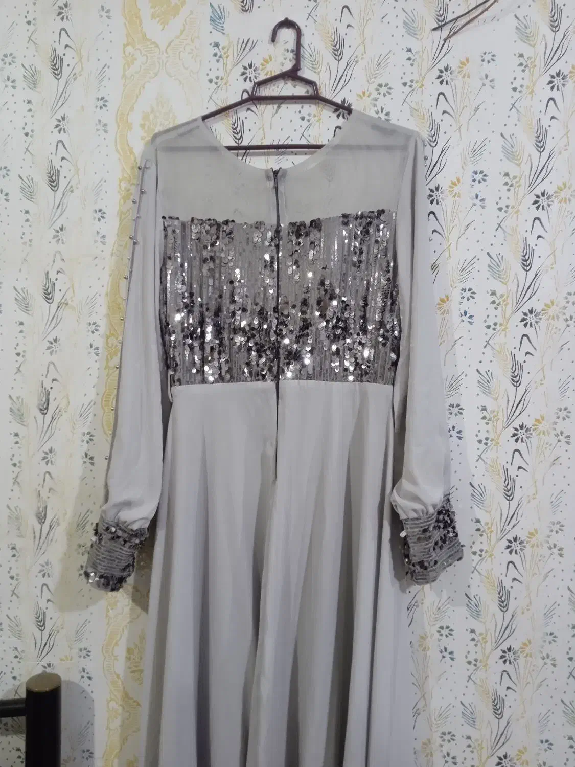 لباس مجلسی|لباس|گالیکش, |دیوار