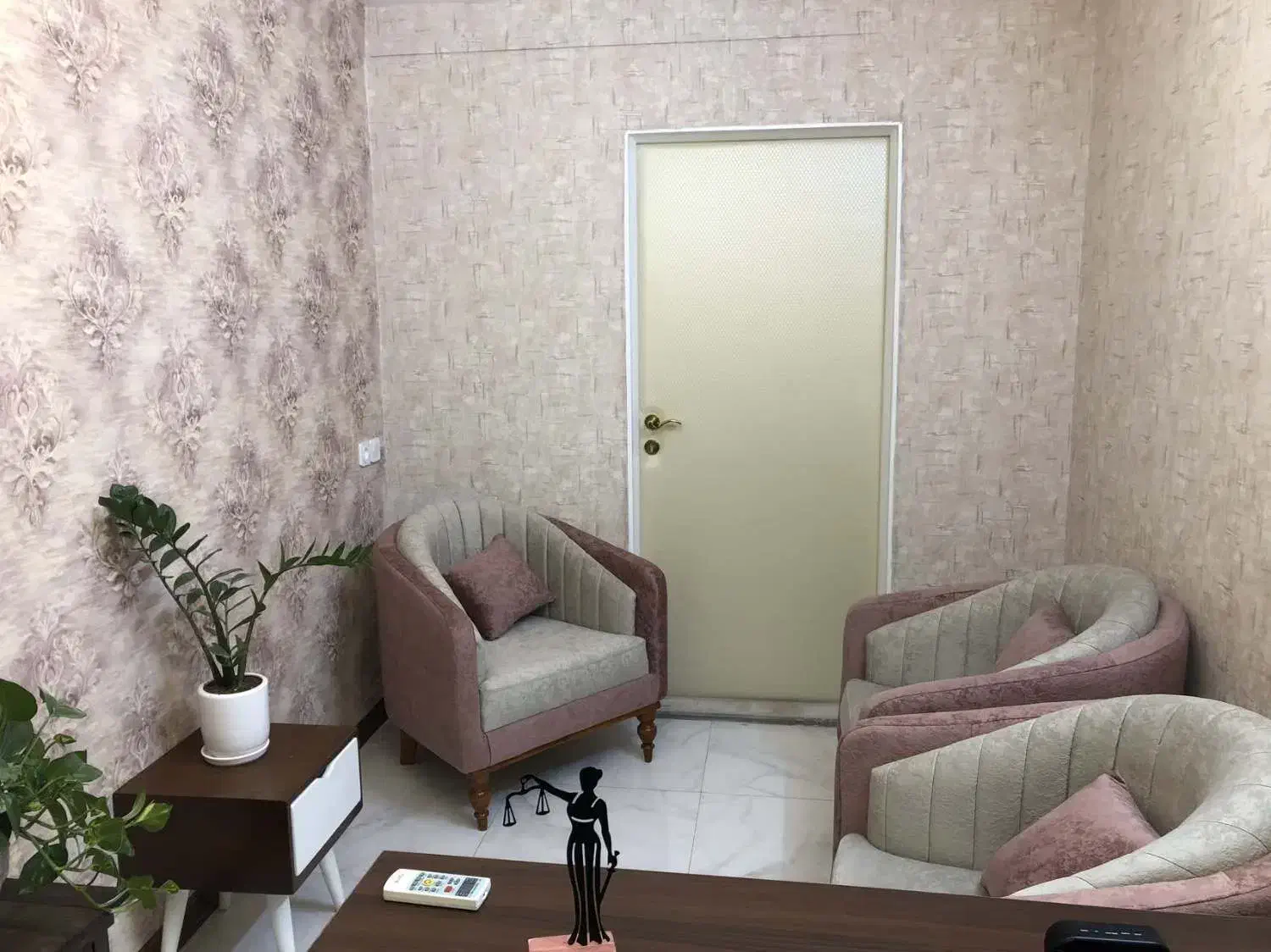 دفتر کار مبله در تاپ لوکیشن سالاریه|اجارهٔ دفتر کار، اتاق اداری، مطب|قم, سالاریه|دیوار