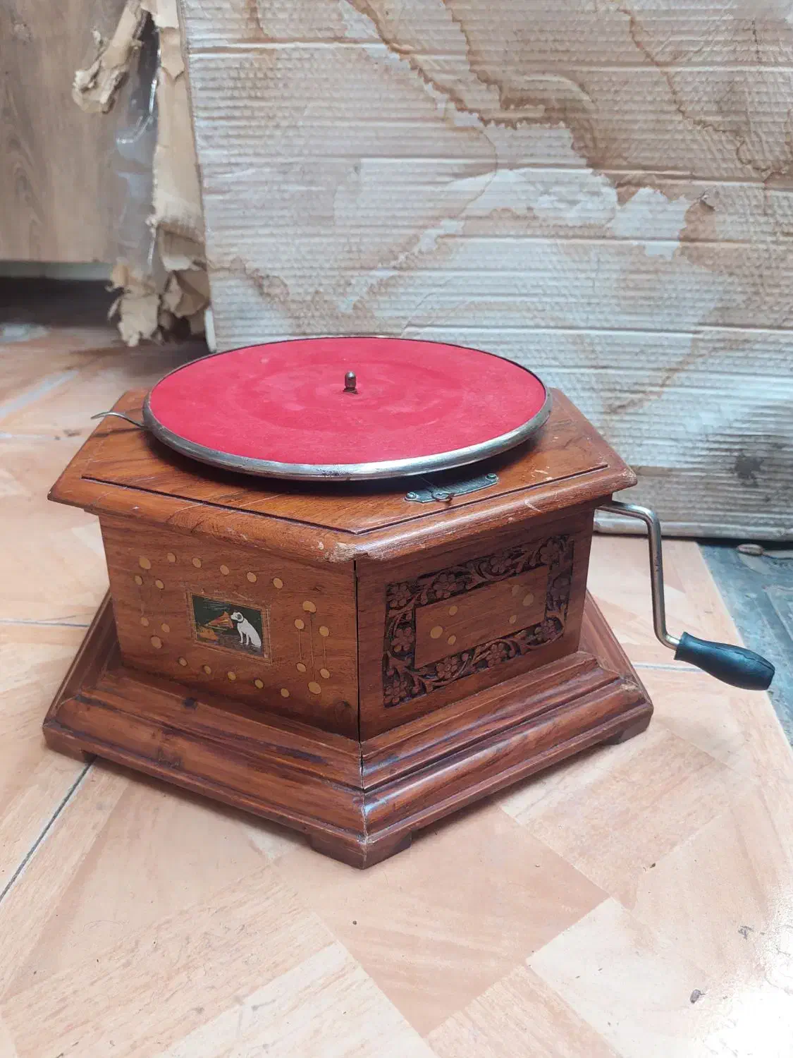 گرامافون قدیمی|کلکسیون اشیاء عتیقه|زنجان, |دیوار