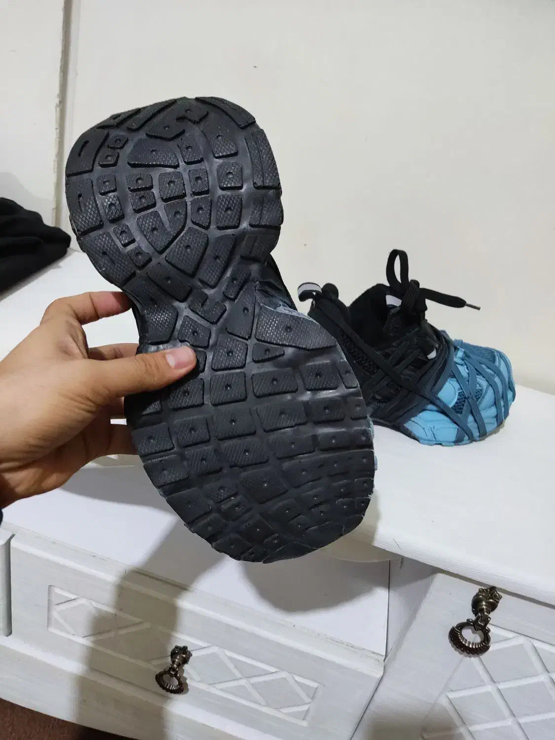 کتونی بالنسیاگا نو|کیف، کفش، کمربند|قم, فرهنگیان و شهربانی|دیوار