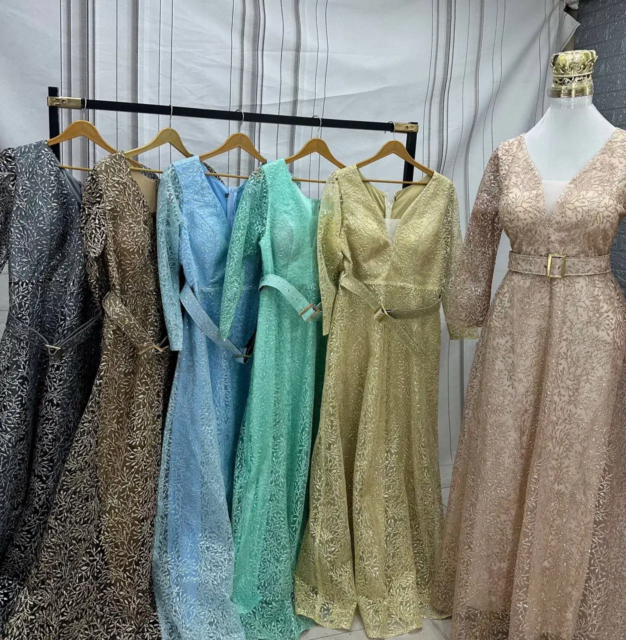 کلی کار متنوع|لباس|زنجان, |دیوار