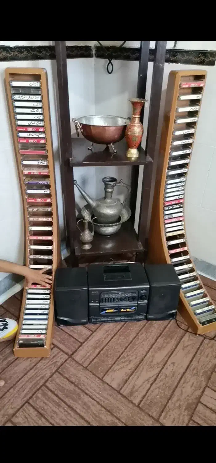 استند نوار کاست|کلکسیون اشیاء عتیقه|شیراز, دوکوهک|دیوار