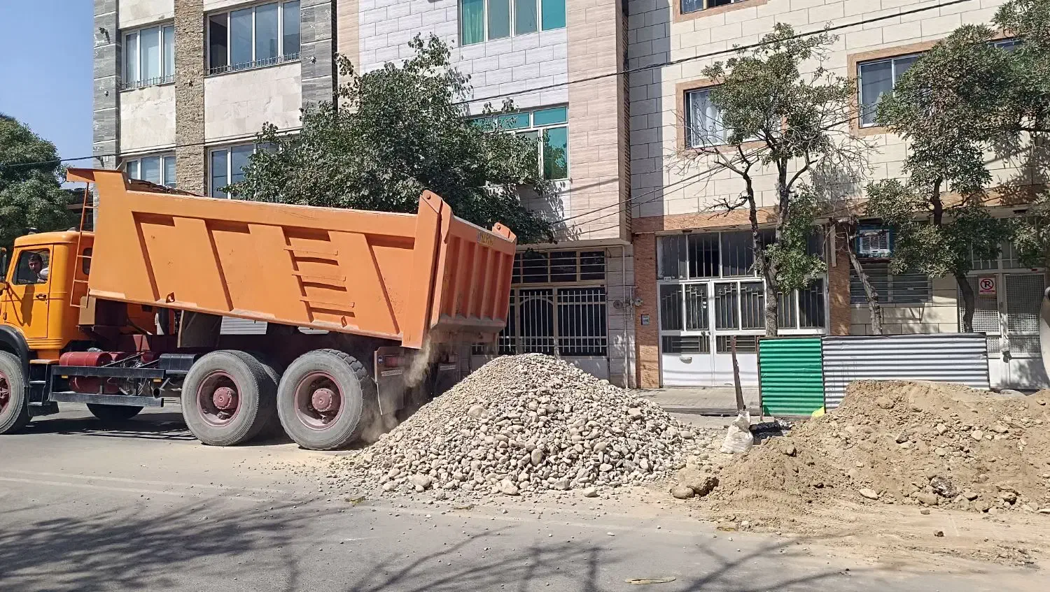 خاکبرداری و گودبرداری . مصالح سنگی و ماکادام|خدمات حمل و نقل|مشهد, حجت|دیوار