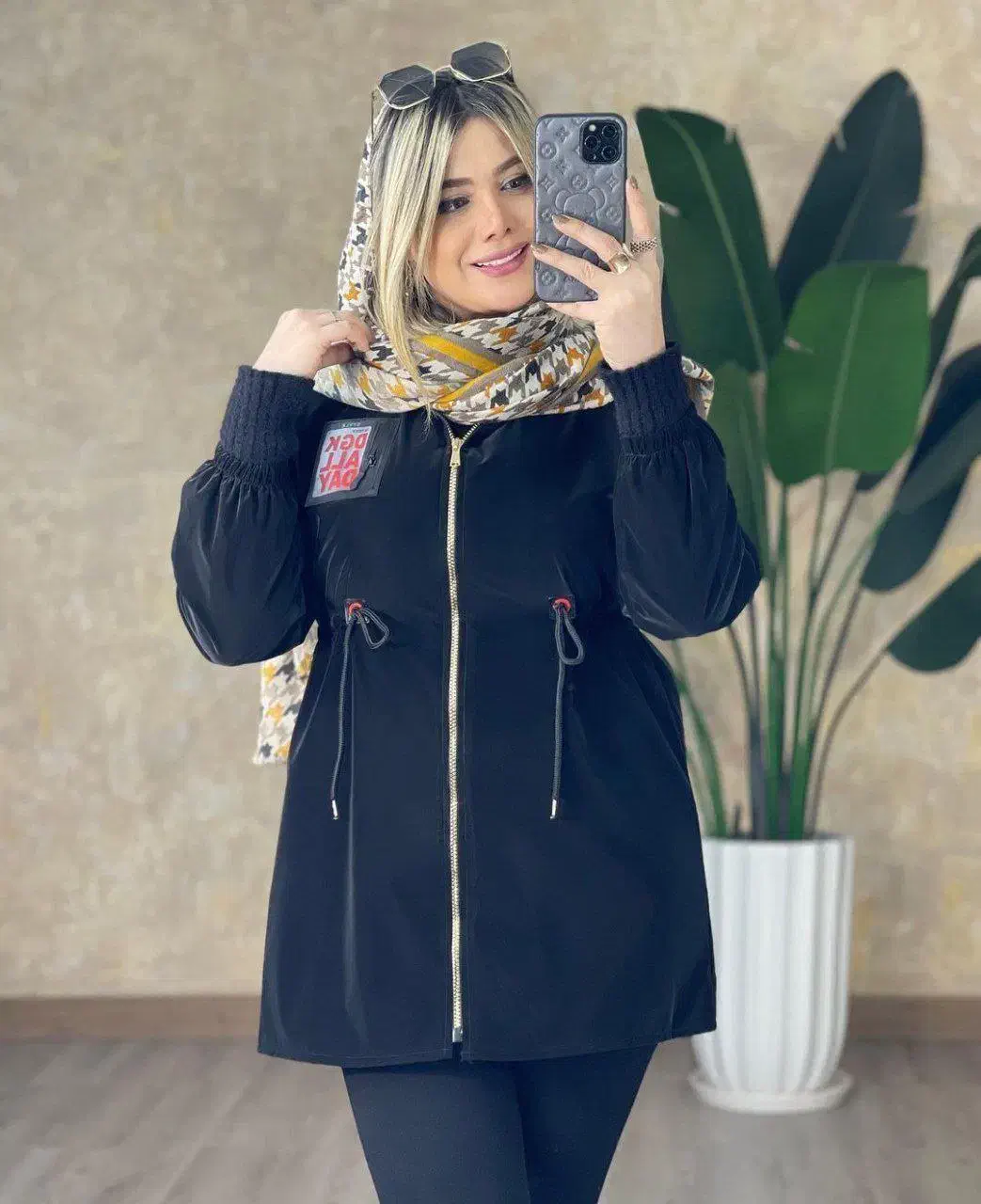 بارونی|لباس|اصفهان, سپاهانشهر|دیوار