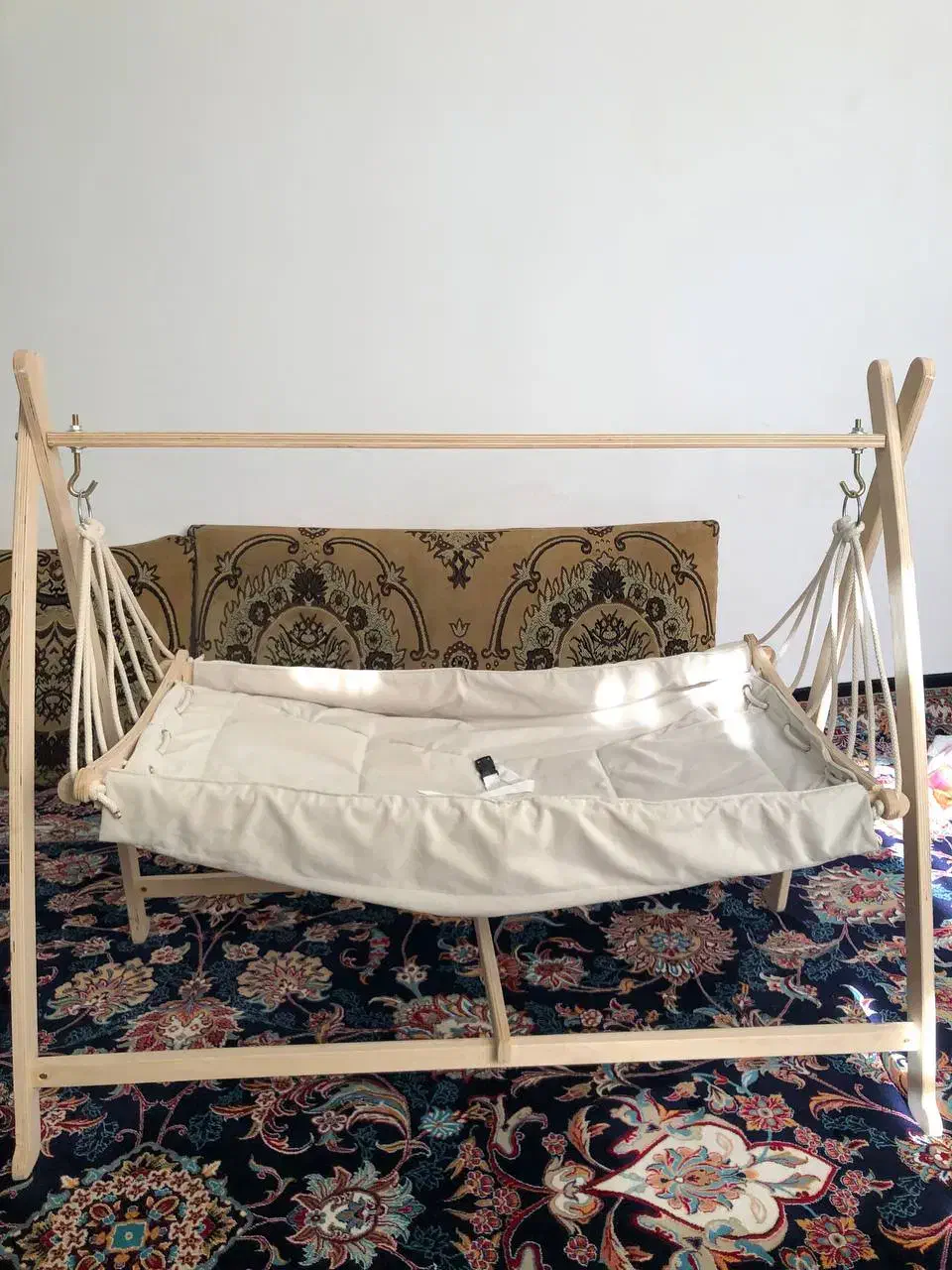 گهواره چوبی|تخت و صندلی بچه|مشکیندشت, |دیوار