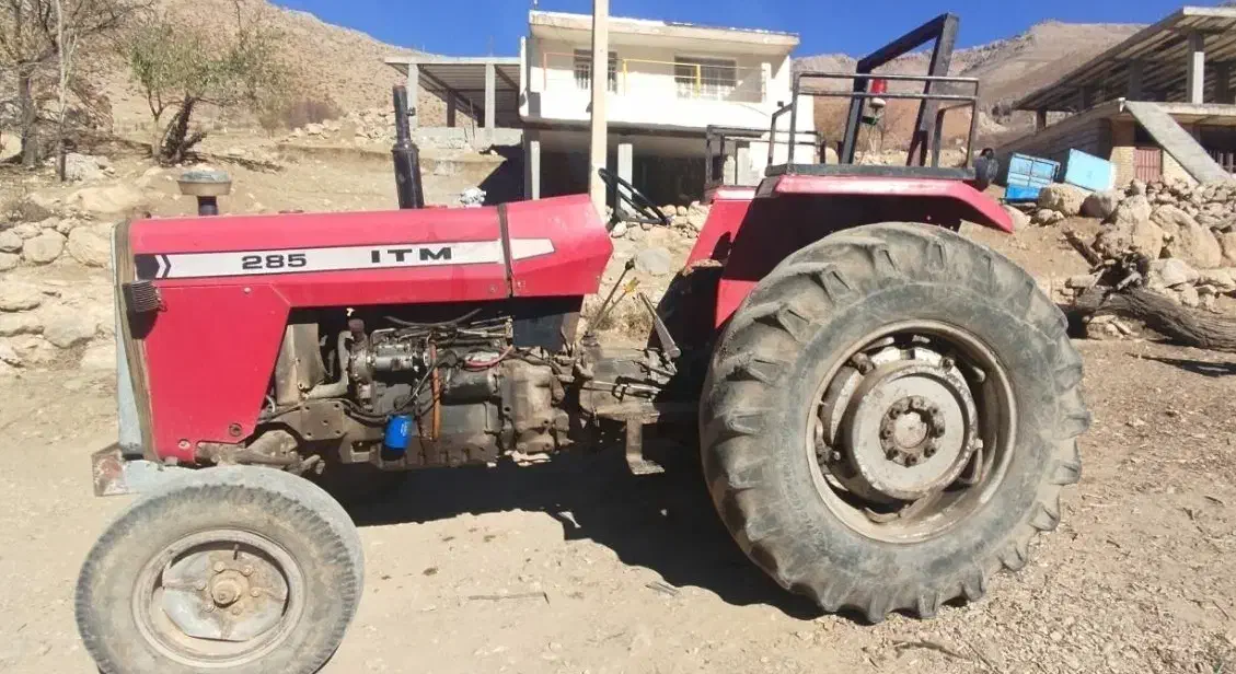 تراکتور فرگوسن موتور سفید مدل ۶۸معاوضه هم میکنم|خودرو سنگین|صمصامی, |دیوار