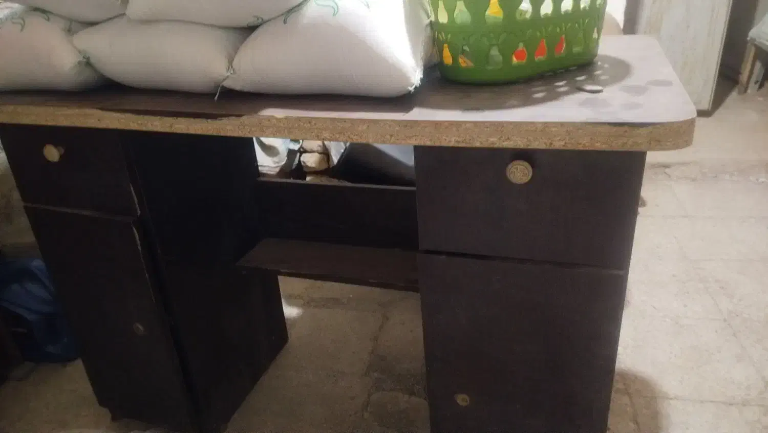 صندلی و میز|صندلی و نیمکت|قم, ولیعصر|دیوار