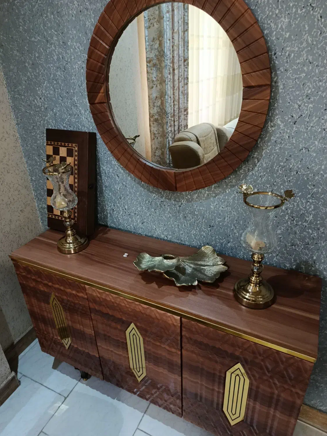 میز نهار خوری و آیینه کنسول|میز و صندلی غذاخوری|رشت, یخسازی|دیوار