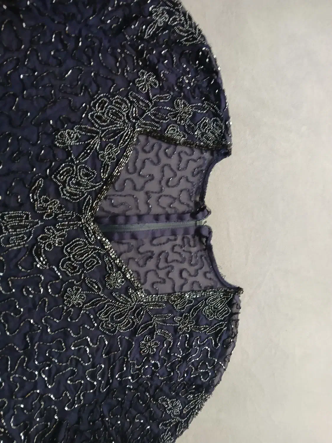 لباس زنانه|لباس|پیشوا, |دیوار