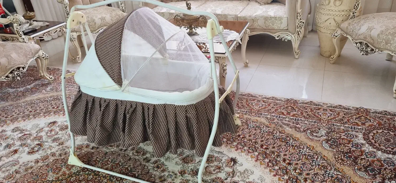 گهواره|تخت و صندلی بچه|بروجرد, |دیوار