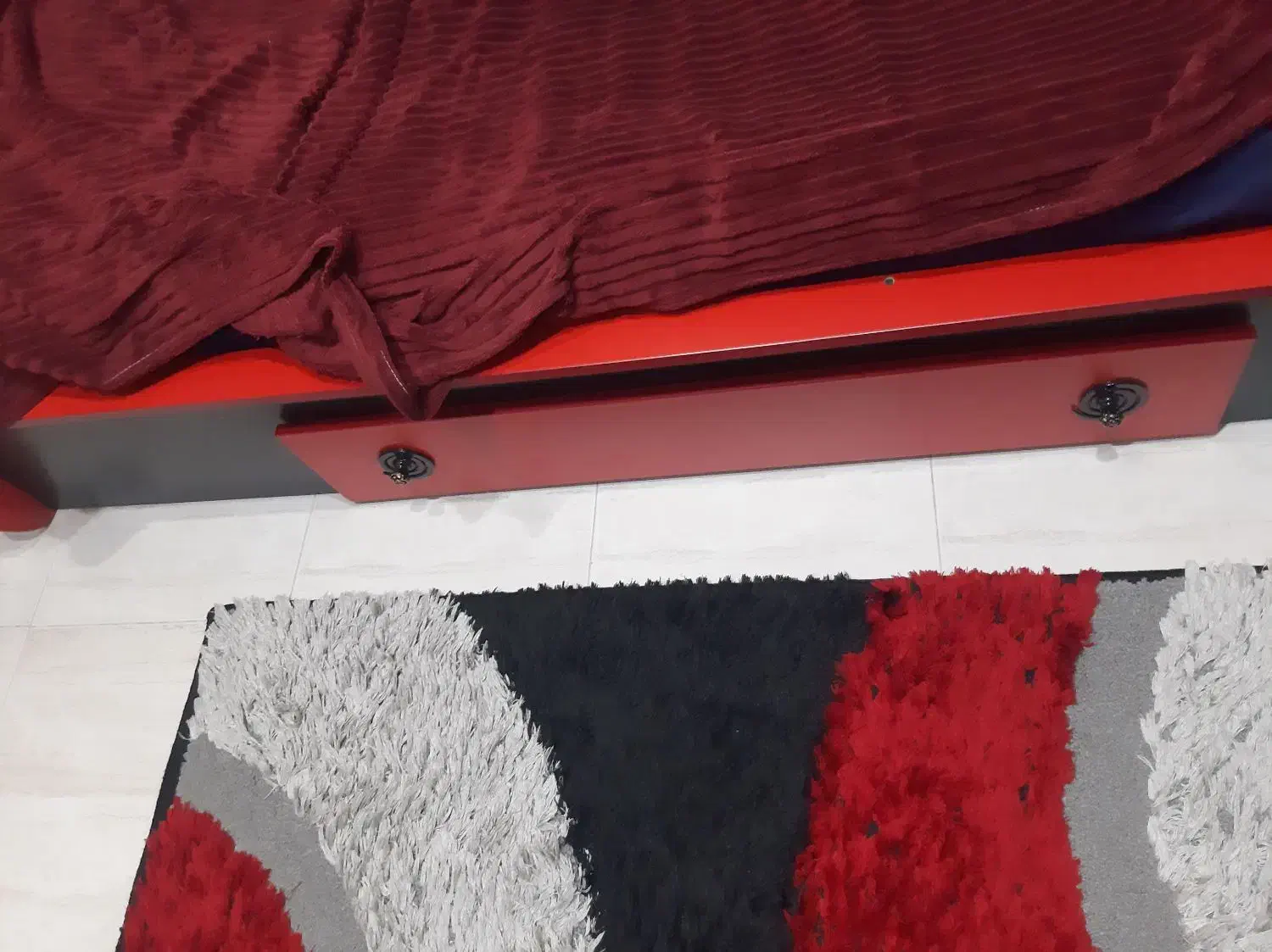 سروی خواب ست|تخت و سرویس خواب|رشت, رودباری|دیوار