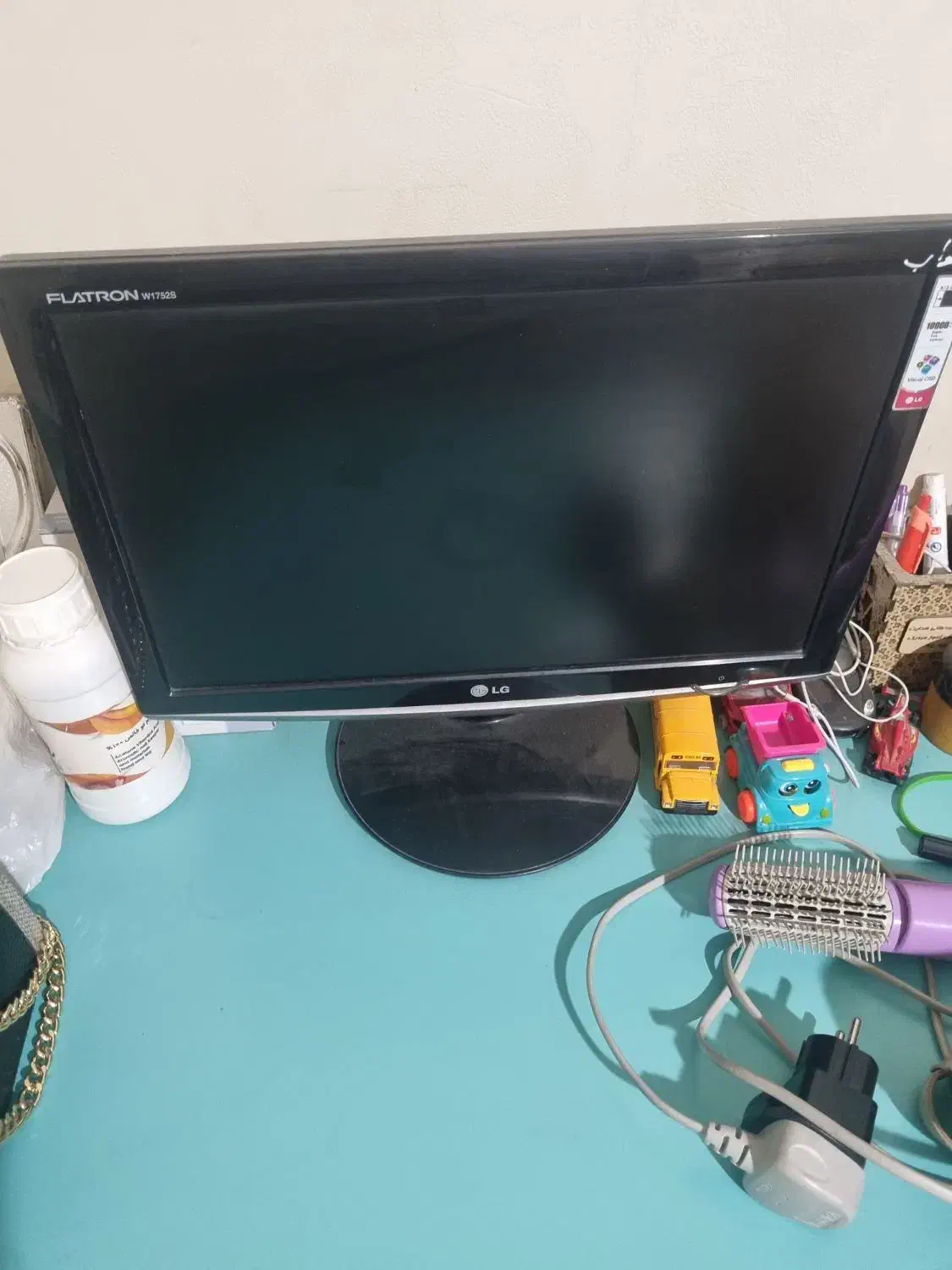 یک دستگاه کامپیوتر با لوازم جانبی|قطعات و لوازم جانبی رایانه|شیراز, شهرک سراج‎|دیوار