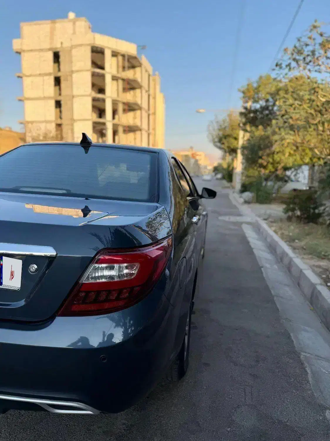 دنا پلاس ۱۴۰۰ کم کار فابریک نو بسیار تمیز|خودرو سواری و وانت|شیراز, میرزاکوچک خان|دیوار