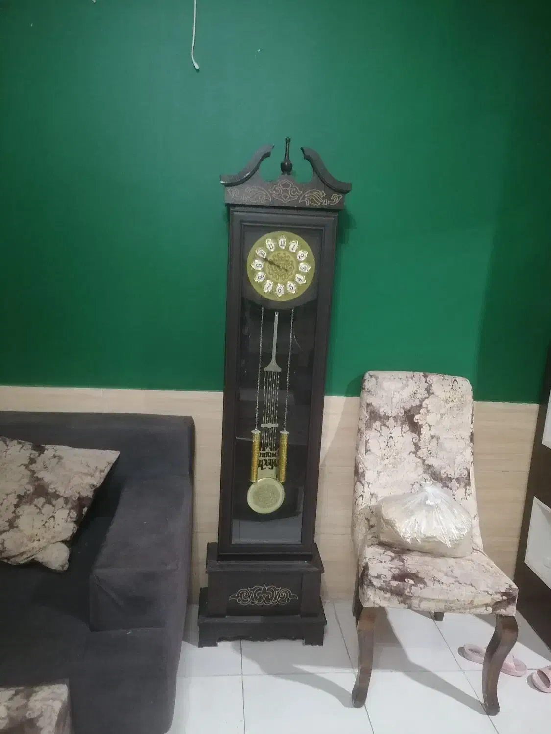 ساعت ایستاده پاندول دار کاملا سالم|ساعت دیواری و تزئینی|شیراز, قلعه شاهزاده بیگم|دیوار