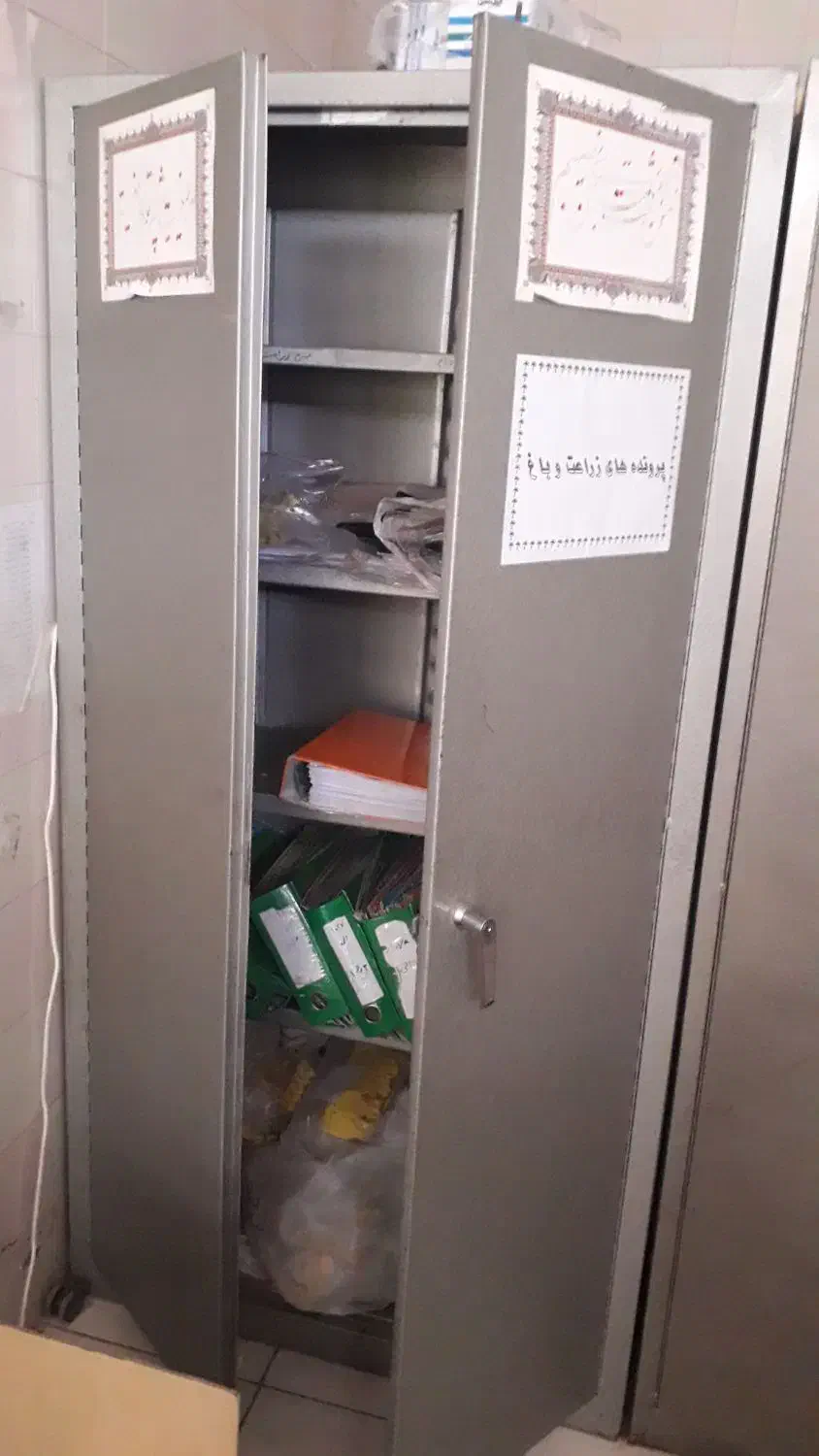 صندلی .میز .کمد فلزی بایگانی.یخچال|دفتر کار|لار, |دیوار