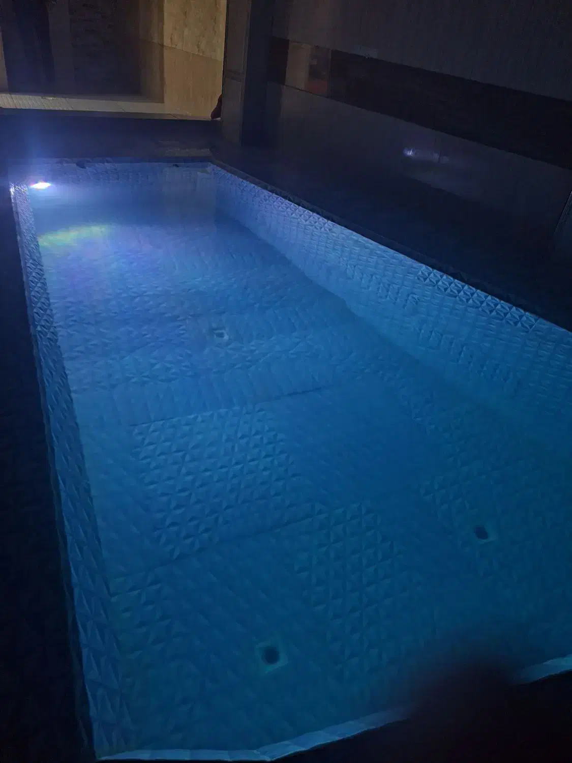 ویلا استخر سرپوشیده آب گرم باغبهادران|اجارهٔ کوتاه‌مدت ویلا و باغ|باغ بهادران, |دیوار