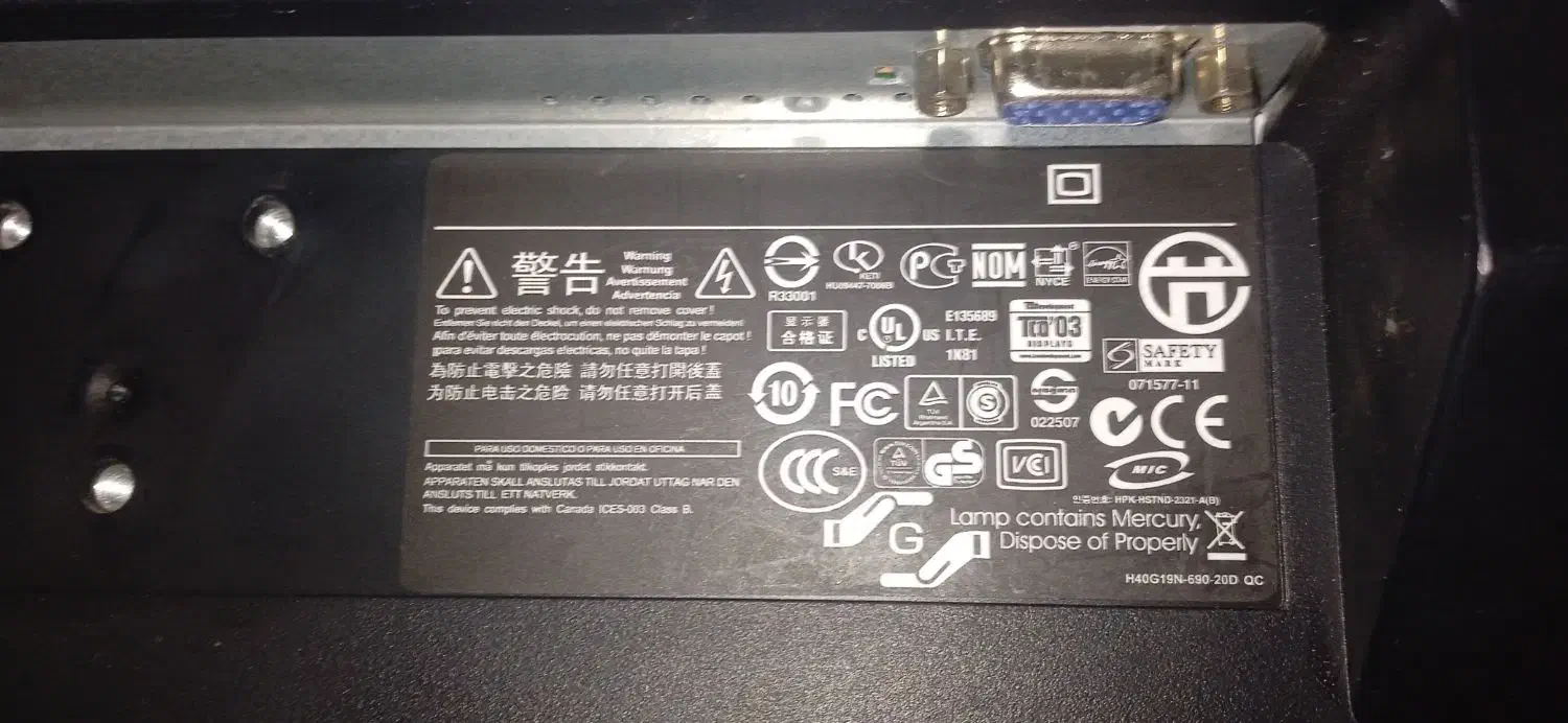 مانیتور اچ پی ۱۷اینچ کیفیت تصویر عالی|قطعات و لوازم جانبی رایانه|شیراز, گلشن|دیوار