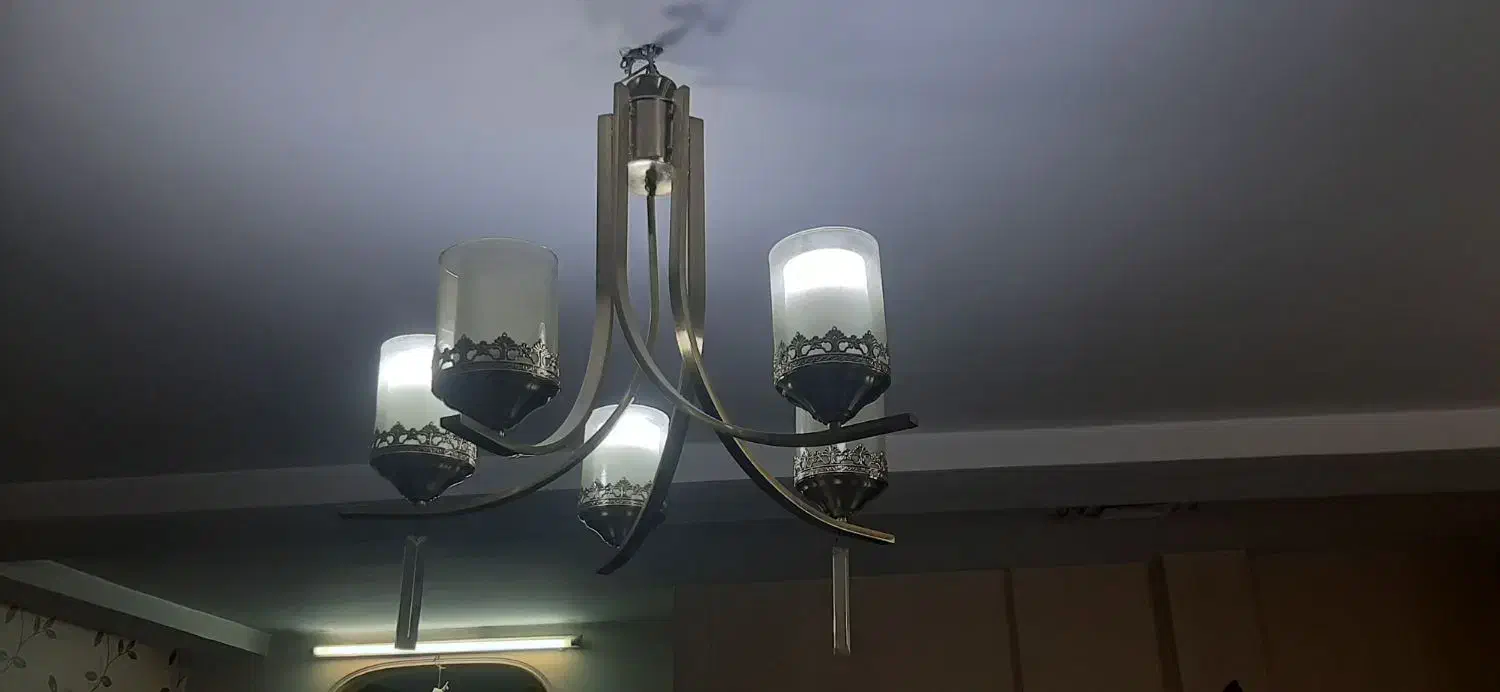 لوستر برنجی|لوستر و چراغ آویز|گلستان (تهران), |دیوار