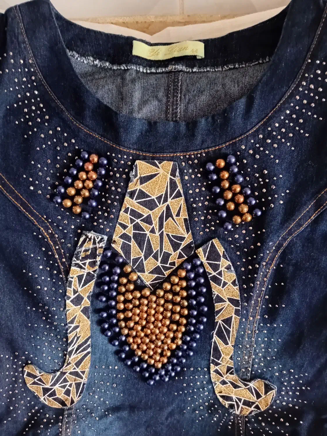 لباس|لباس|مشهد, هفده شهریور|دیوار