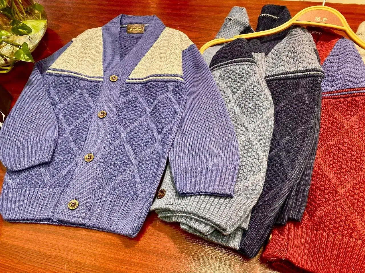 بافندگی تهرانی فر- بافت ژاکتی دکمه دار|کفش و لباس بچه|مشهد, هفده شهریور|دیوار