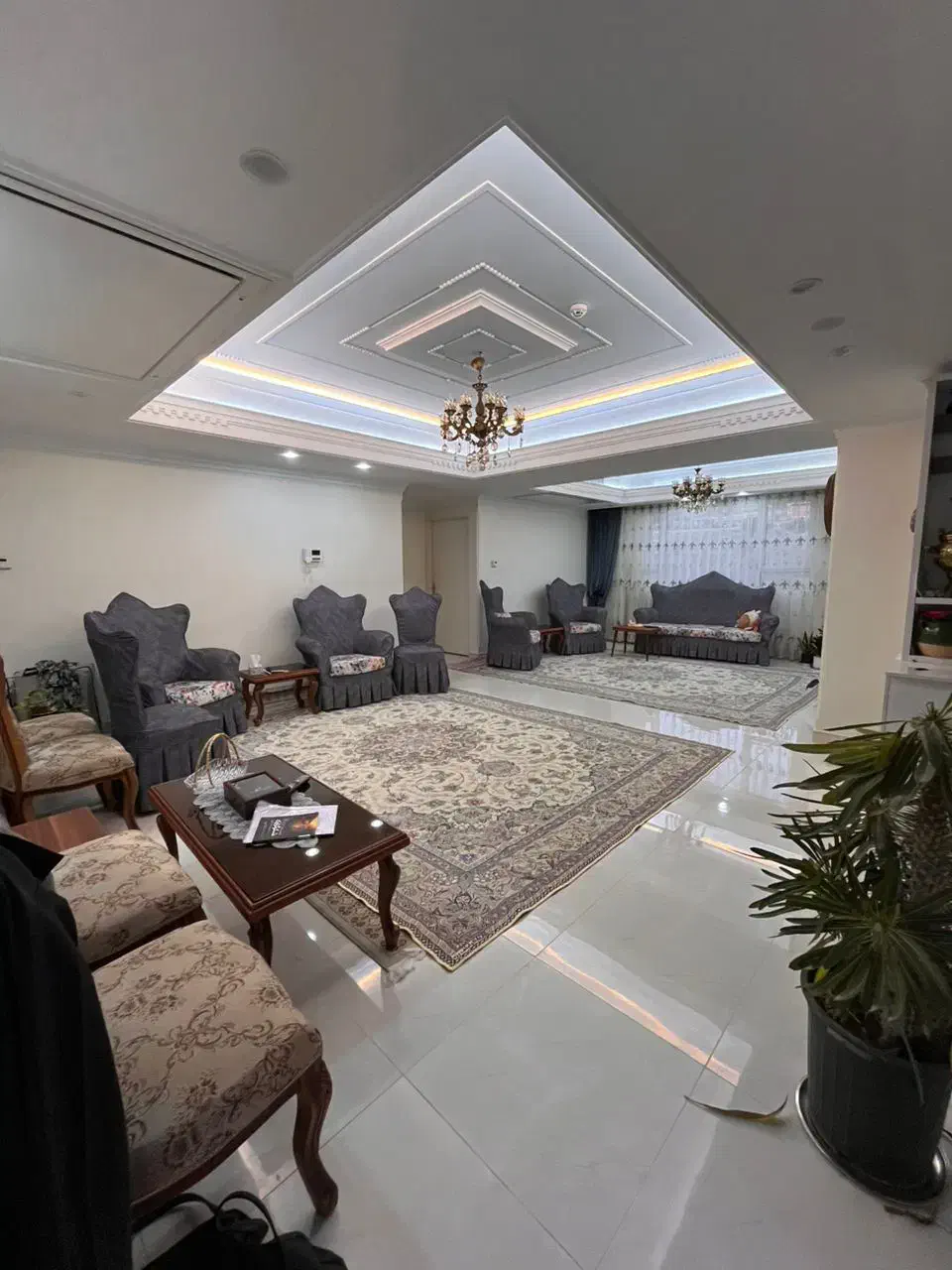 واحد اجاره ۱۱۳متری دریاچه چیتگر برج مجلل نگین ساحل